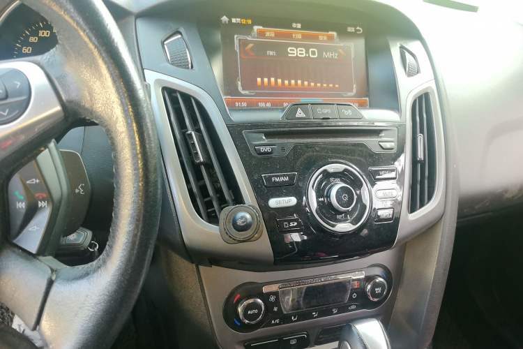 Used Ford Focus 2012 Sedan 1.6L Automatic Fashion Edition
