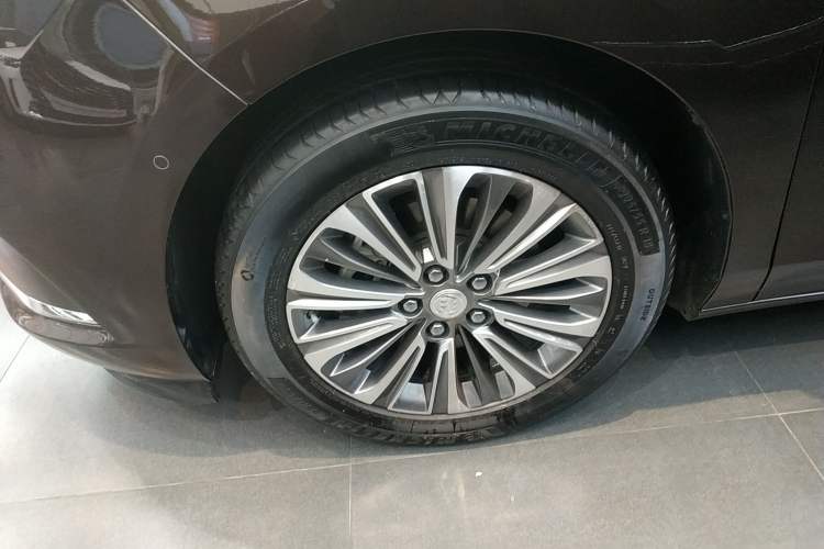 Used Buick GL8 2021 ES Landtrek 653T Luxury Model Left Front Wheel Hub