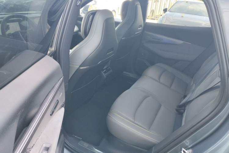 Used Lynk & Co 08 EM-P 2025 220 km All-Wheel-Drive Performance Halo