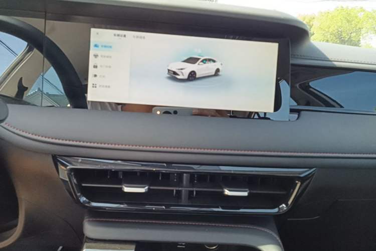 Used Roewe i5 2023 1.5L CVT Luxury Edition
