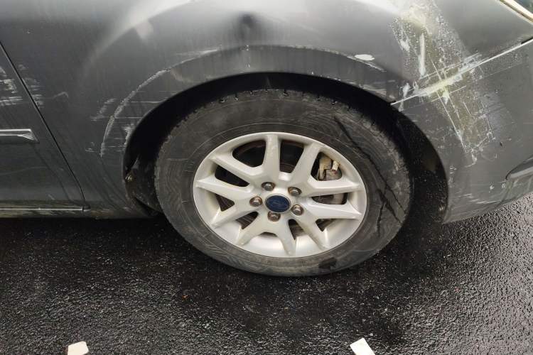 Used Ford Focus 2011 Sedan 1.8L Manual Comfort Model
