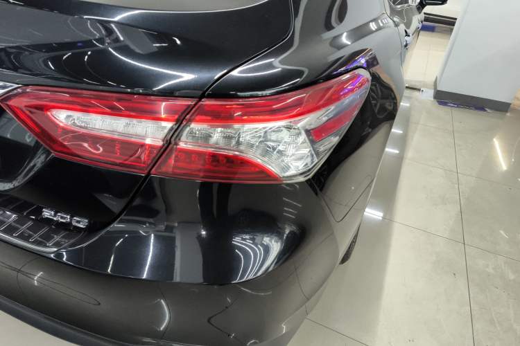 Used Toyota Camry 2021 2.0G Luxury Edition
