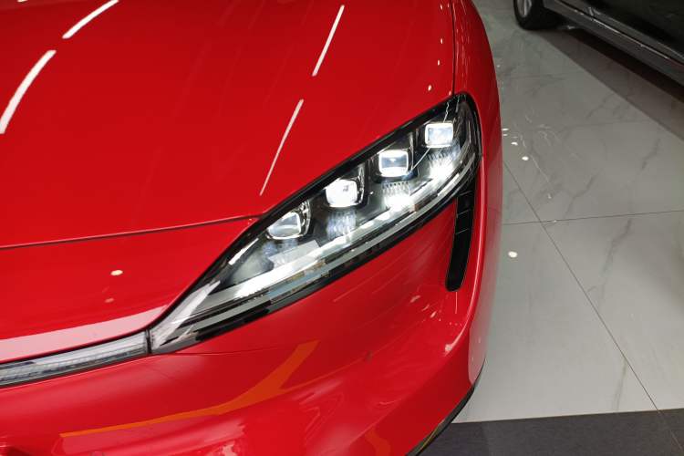 Used Hima Luxeed S7 2025 785 km Ultra