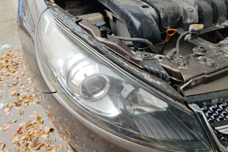 Used JAC Group Refine M2 2013 1.8L Manual Luxury 5-Seater Right Front Headlight