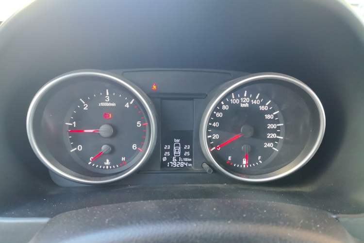 Used Haval H6 2011 Green Silence 2.0T Manual Two-Wheel Drive Urban Model