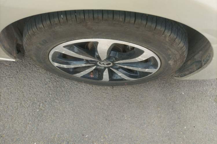 Used Citroen C4 Sega 2016 1.6L Manual Luxury Model Right Front Wheel Hub