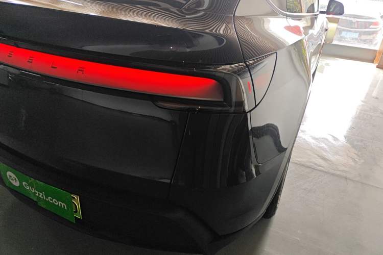 Used Tesla Model Y 2025 Rear-Wheel-Drive Version
