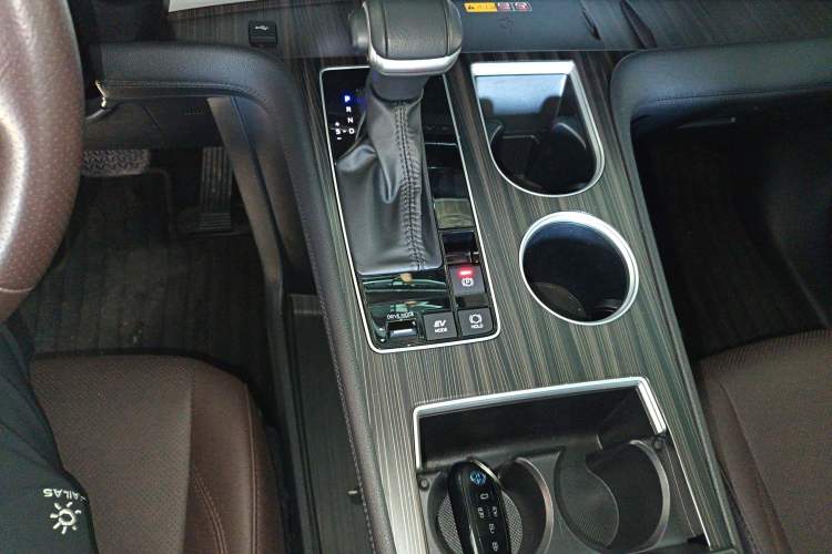 Used Toyota Granvia 2023 2.5L Hybrid Flagship VIP Edition
