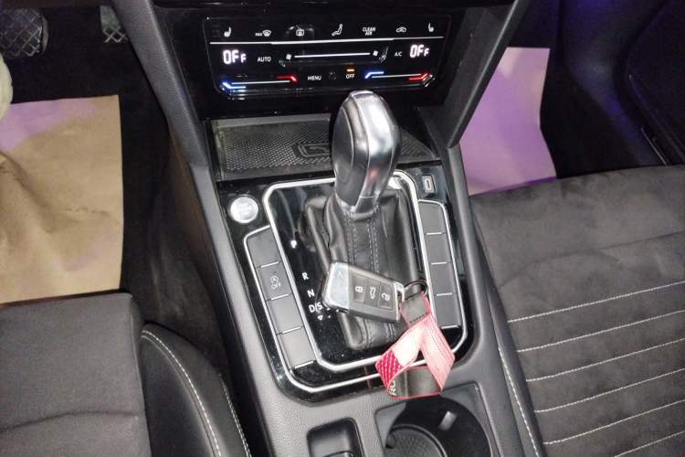 Used Volkswagen Magotan 2020 330TSI DSG Luxury Edition Gear Lever