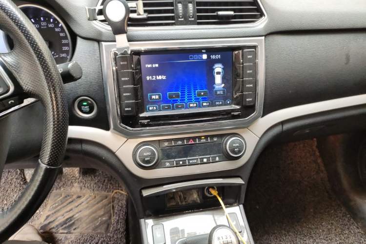 Used Haval H6 Coupe 2015 Blue Label 2.0T Manual Two-Wheel-Drive Elite Model Audio And AC Panel