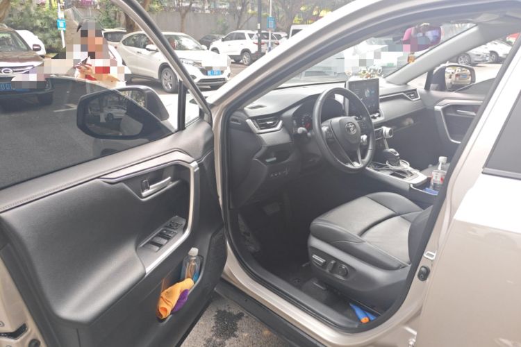 Used Toyota Wildlander 2022 2.0L CVT Two-Wheel Drive Luxury PLUS Edition Driver Seat