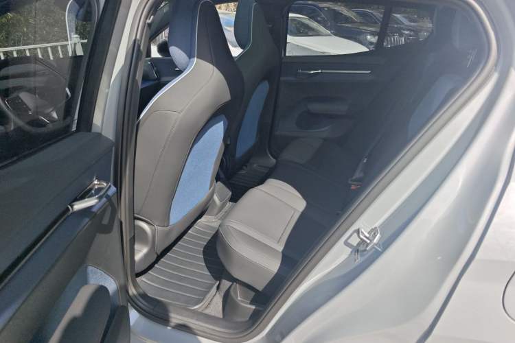 Used Volvo EX30 2025 Rear-Drive Long-Range Version Ultra
