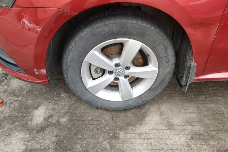 Used Volkswagen Lavida 2015 1.6L Automatic Fashion Edition Exterior 4