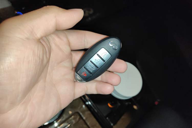 Used Infiniti QX80 2013 5.6L 4WD
