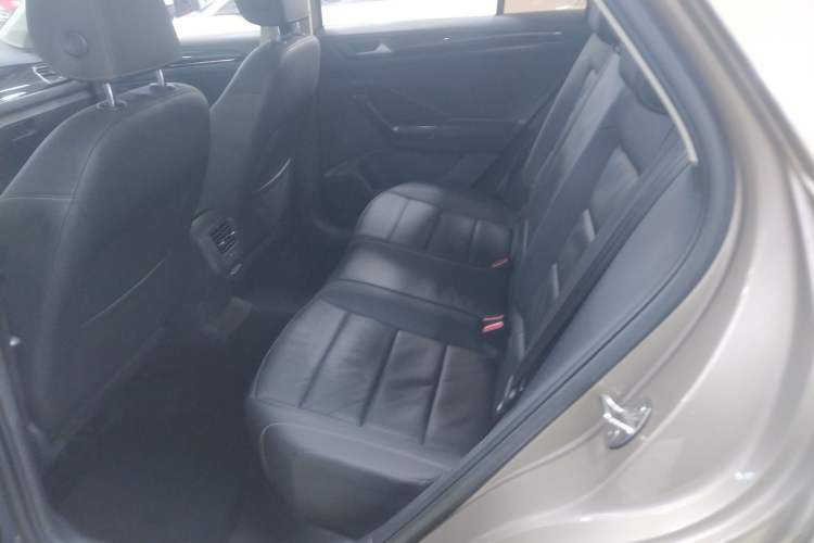 Used Volkswagen T-ROC 2021 280TSI DSG Two-Wheel Drive Comfort Connect Edition
