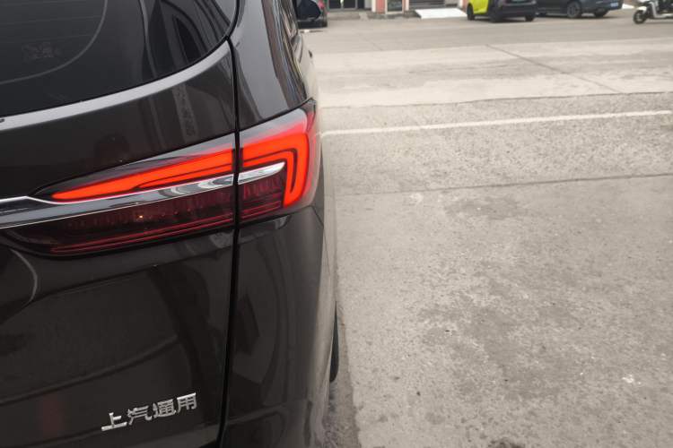 Used Buick GL8 2022 Land Cruiser Executive Class 652T Comfort Model