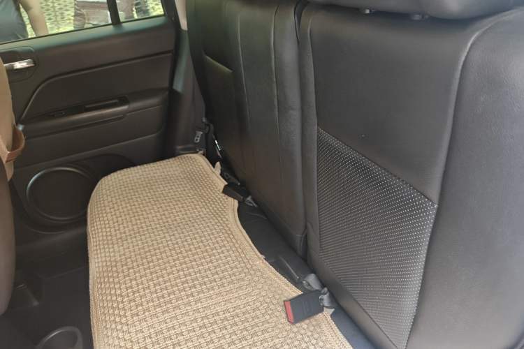 Used Jeep Compass 2013 2.4L four-wheel-drive sport version
