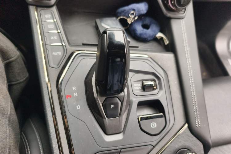 Used Lynk & Co 01 EM-P 2021 1.5TD PHEV Halo Gear Lever