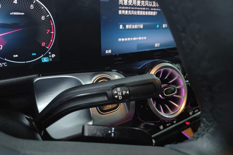 Used Mercedes-Benz GLB 2024 Refresh GLB 220 Fashion Edition Gear Lever