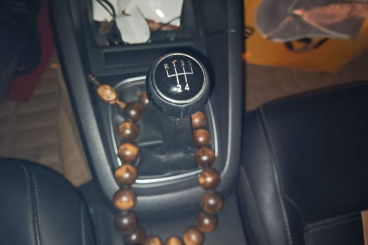 Used Volkswagen Sagitar 2012 1.4TSI Manual Luxury Model Gear Lever