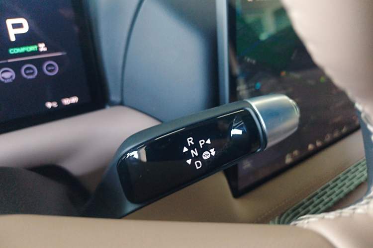 Used XPeng G9 2025 625 Long-Range Max Gear Lever