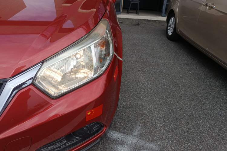 Used Venucia R50 2015 1.6L Manual Fashion Edition
