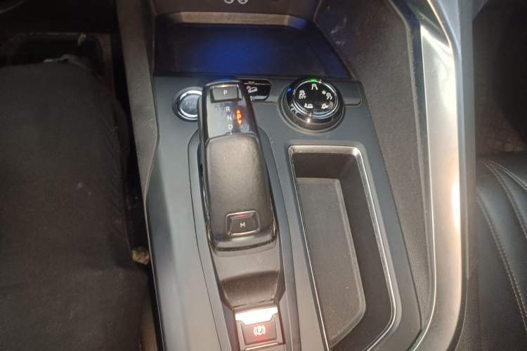 Used Peugeot 5008 2017 380THP 7-Seater Luxury Edition
