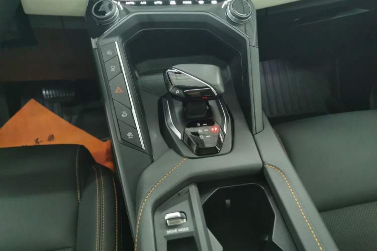 Used Lynk & Co 06 EM-P 2022 PHEV 84 km Range Pro Version Gear Lever