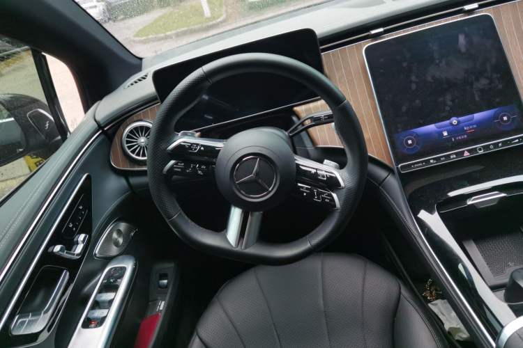 Used Mercedes-Benz EQE 2022 350 Pioneer Edition
