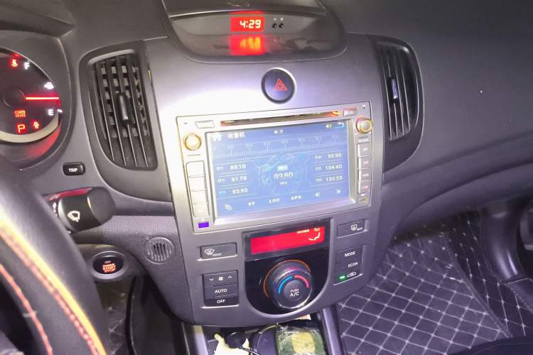 Used Kia Forte 2012 1.6L AT Premium Commemorative Edition Audio And AC Panel