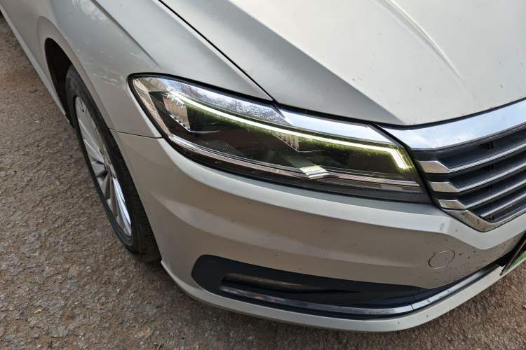 Used Volkswagen Lavida 2018 1.5L Automatic Comfort Edition China V Standard Right Front Headlight