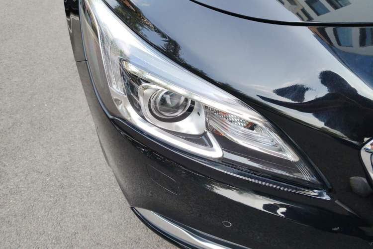 Used Buick LaCrosse 2016 28T Premium Edition Right Front Headlight