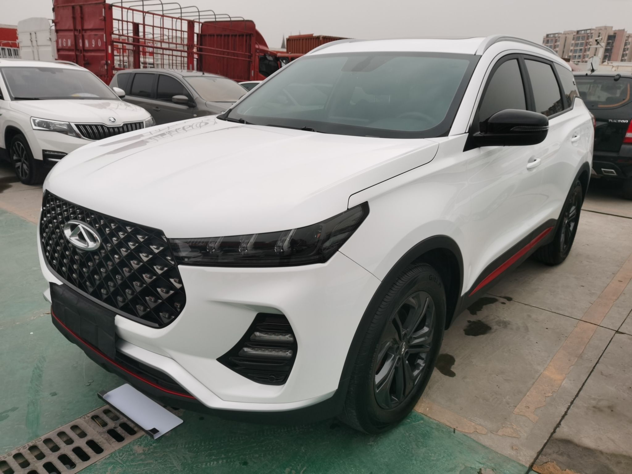 تحت مقدمة السيارة