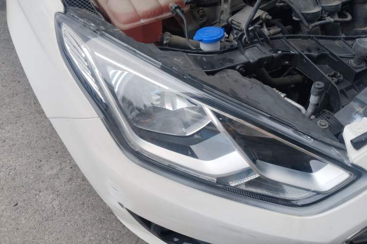 Used Ford Escort 2015 1.5L Manual Comfort Model Right Front Headlight