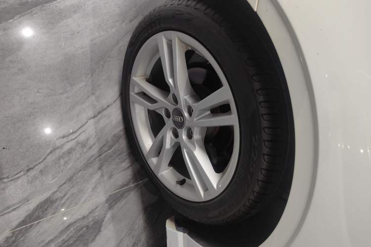 Used Audi A3 2020 Limousine 35 TFSI Fashion Edition China VI Emission Standard Right Rear Wheel Hub