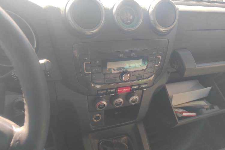 Used BAIC Off-Road BJ40 2014 2.4L Manual Cross-Country Edition Audio And AC Panel