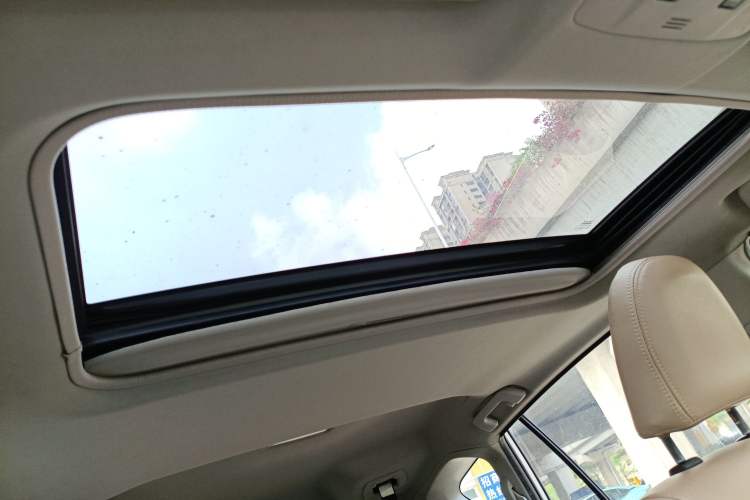 Used Toyota RAV4 2016 2.0L CVT Two-Wheel Drive Fashion Edition China V Standard
