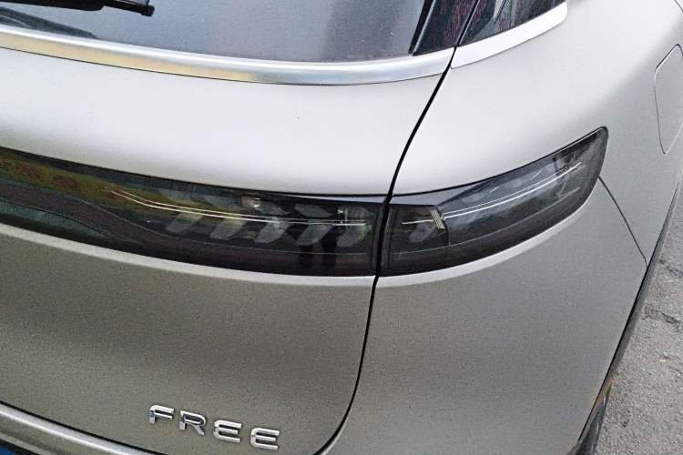 Used VOYAH FREE 2023 Four-Wheel Drive Extended-Range Model with Ultra-Long Range
