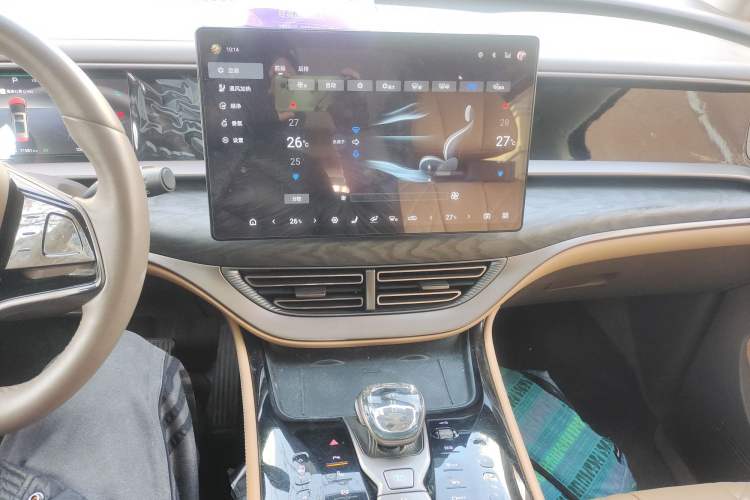 Used Denza D9 2022 DM-i 1040 Prestige Model