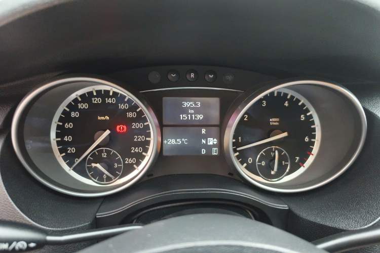 Used Mercedes-Benz R-Class 2017 R 320 4MATIC Business Edition Prestige Model Instrument Cluster