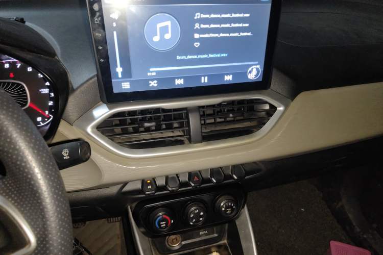 Used Baojun 510 2017 1.5L manual Comfort trim