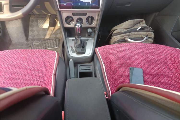 Used Volkswagen Gran Lavida 2013 1.6L Automatic Fashion Model Gear Lever