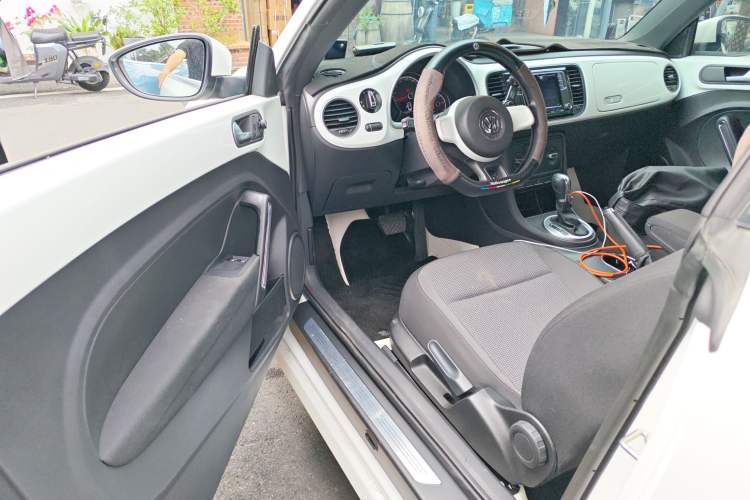 Used Volkswagen Beetle 2015 180TSI model
