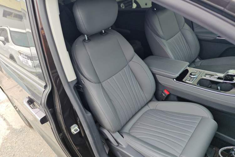 Used JAC Refine RF8 PHEV 2024 Zhiling Edition 1.5T 150KM Flagship Model – Lithium Iron Phosphate
