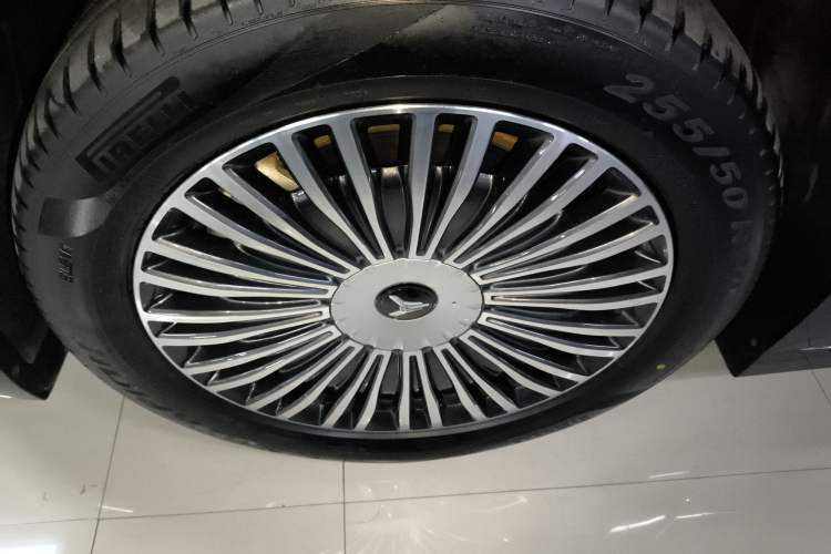 Used VOYAH Dream 2025 PHEV Four-Wheel Drive Prestige Kunpeng Edition Exterior 4