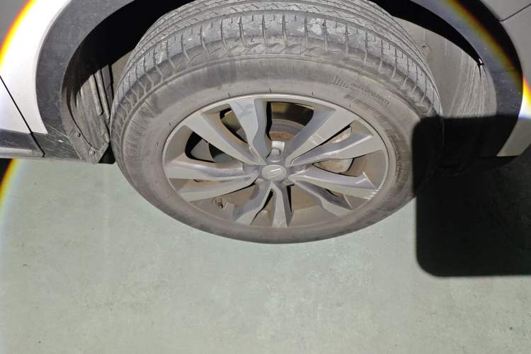 Used Geely Auto Emgrand X7 Sport 2016 1.8TD Automatic Smart Connectivity Version Right Front Wheel Hub