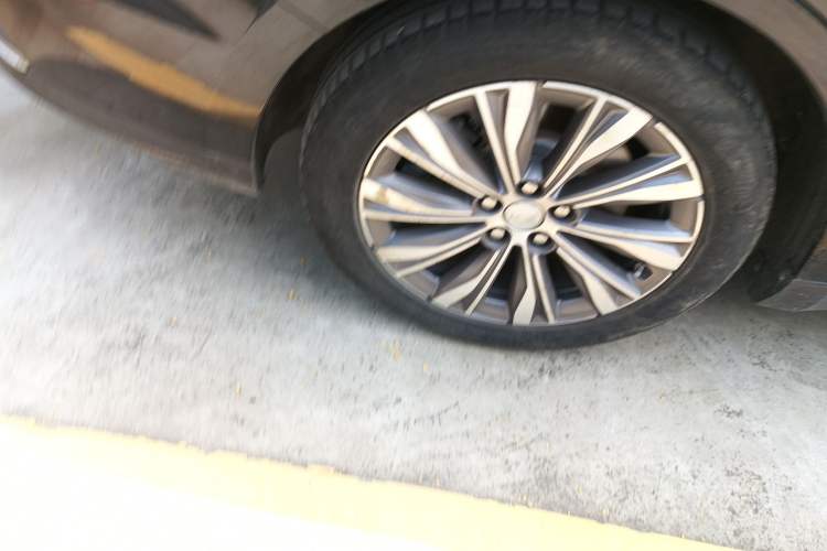 Used Hongqi E-QM5 2022 431 km Charge & Enjoy Edition
