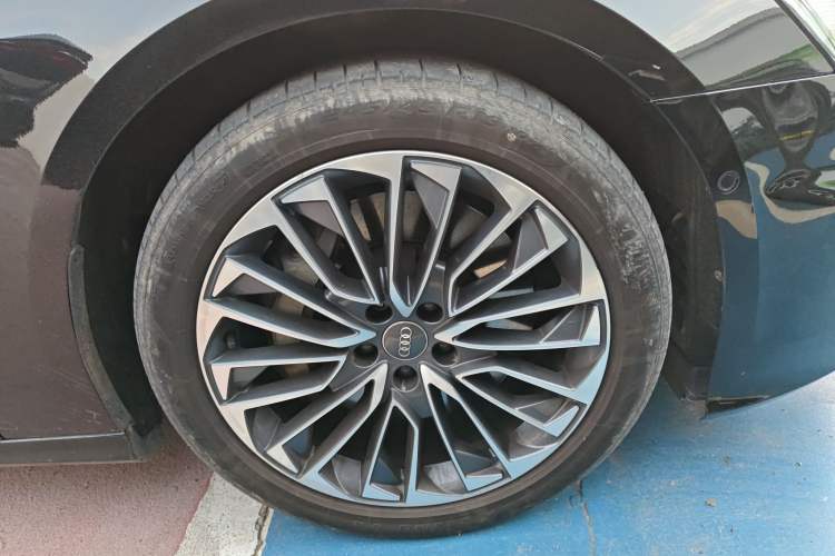 Used Audi A6L New Energy 2020 55 TFSI e quattro Right Front Wheel Hub