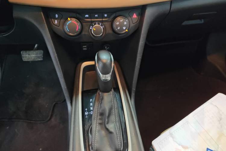 Used Chevrolet Monza 2020 320 Automatic Enjoyment Edition Gear Lever