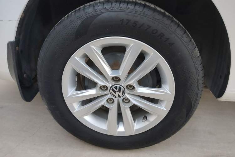 Used Volkswagen Jetta 2015 Value Edition 1.6L Manual Fashionable Style Exterior 5